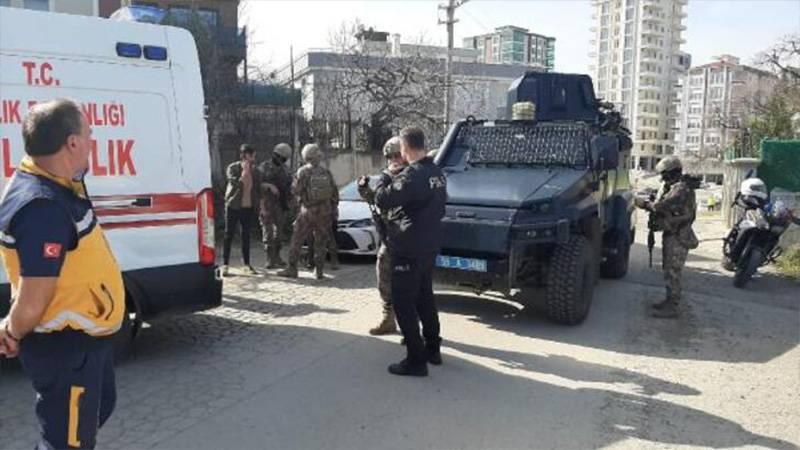 Eşini ve 3 çocuğunu rehin alan bomba imha uzmanı polis memuru tutuklandı