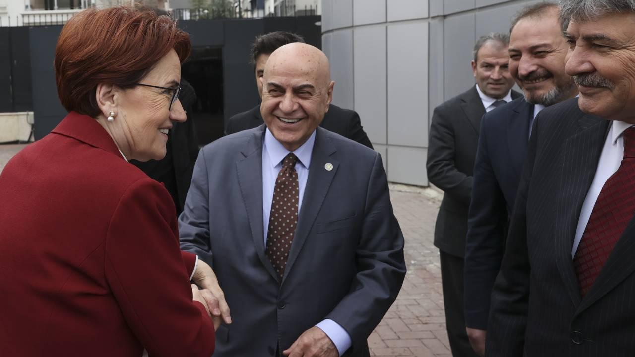 Akşener, İyi Partili belediye başkanlarıyla buluştu: Görevine dönen Cihan Paçacı karşıladı