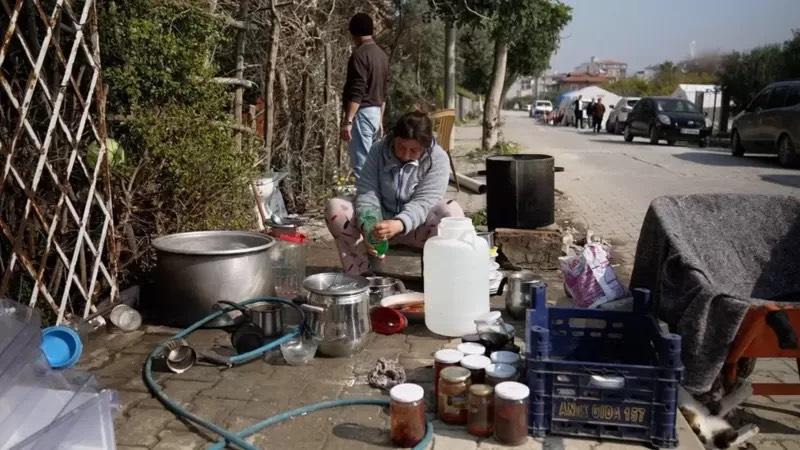 Depremin birinci ayında Samandağ'da çadırda yaşayan aileler anlatıyor: 'Korku çok büyük'