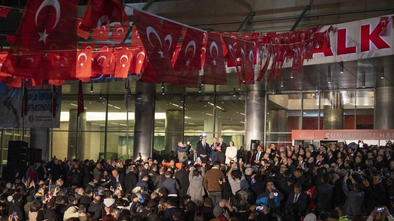 Cumhuriyet yazarı Balbay: CHP Genel Merkezi önünde en çok duyduğumuz söz...