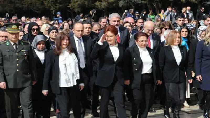 Akşener, kadınlarla Anıtkabir'i ziyaret etti: "Cumhuriyetimizin yeni asrında kadınlarla birlikte tarih yazacağız"