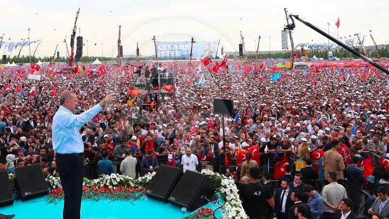 Mahkemeden tazminat kararı: Erdoğan'ın sembol şarkısı "Beraber Yürüdük Biz Bu Yollarda" bestecisinden izinsiz kullanılmış