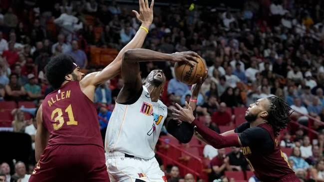 Cleveland Cavaliers  son çeyrekte yıkıldı