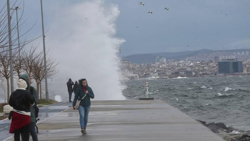 İstanbul'da sağanak ve fırtına etkili oldu 