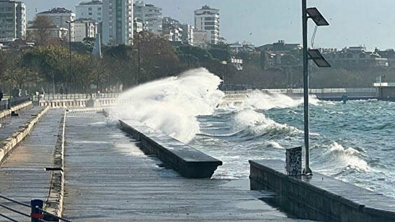 İstanbul’da lodos nedeniyle bazı vapur seferleri yapılamıyor