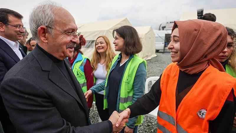 Cumhurbaşkanı adayı Kılıçdaroğlu, Antakya'da sağlık çalışanlarının Tıp Bayramı'nı kutladı: Size minnet borçluyuz 