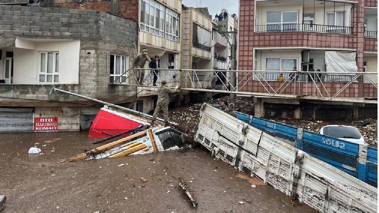 Deprem bölgesi Şanlıurfa ve Adıyaman'ı bu kez sel vurdu: 14 kişi hayatını kaybetti