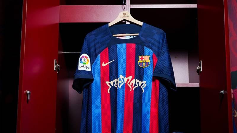 Barcelona'dan El Clasico'ya özel forma