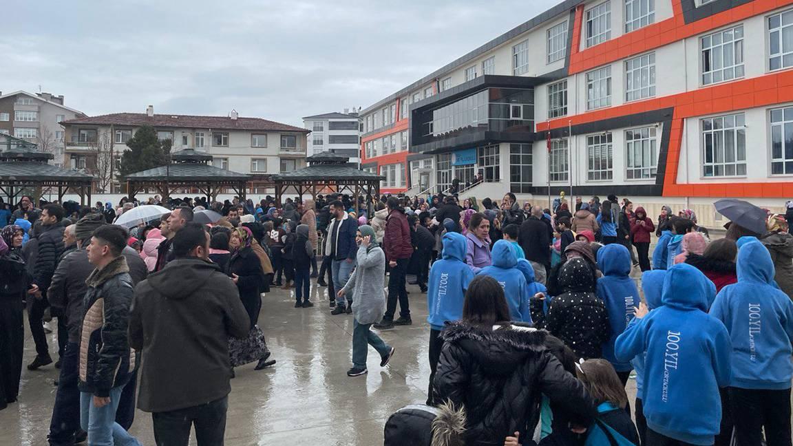 Bolu'da deprem nedeniyle eğitim öğretime 1 gün ara verildi