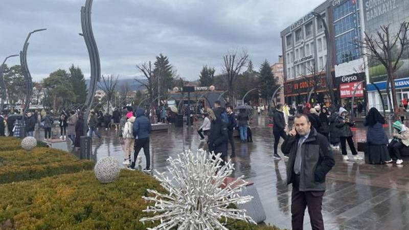 Bolu'da deprem korkusu nedeniyle evlerine giremeyenler camilerde kalabilecek