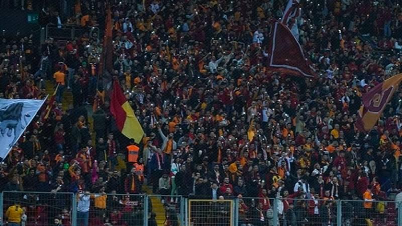 "Hükûmet istifa" diyen Galatasaray taraftarına Cumhurbaşkanı'na hakaret tutanağı tutuldu