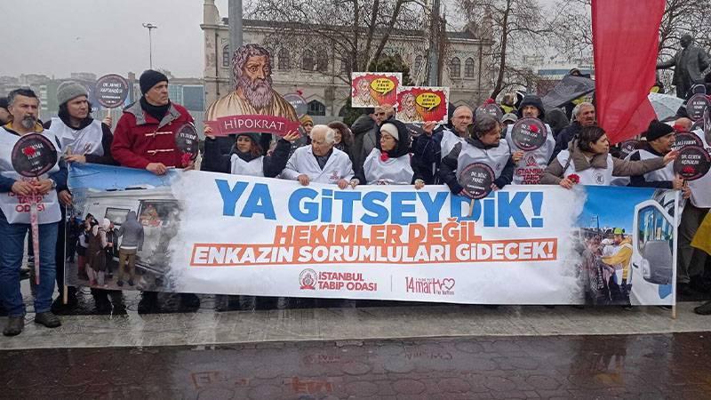 İstanbul’da hekimler, depremlerde yaşamını yitirenler için Haydarpaşa Numune’den Kadıköy İskelesi’ne kadar “sessiz yürüyüş” yaptı