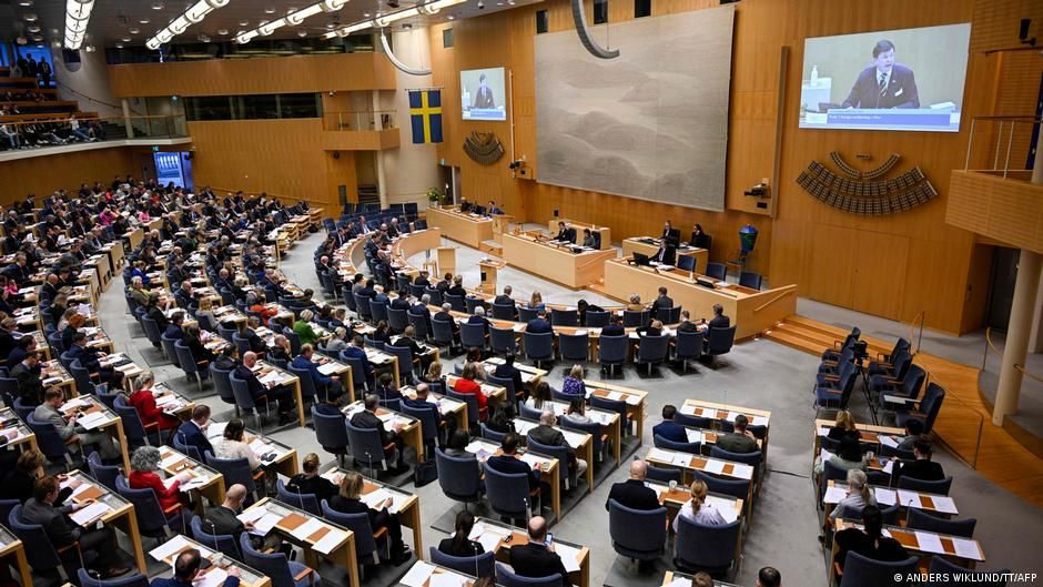 İsveç parlamentosu NATO'ya üyeliğin yolunu açtı