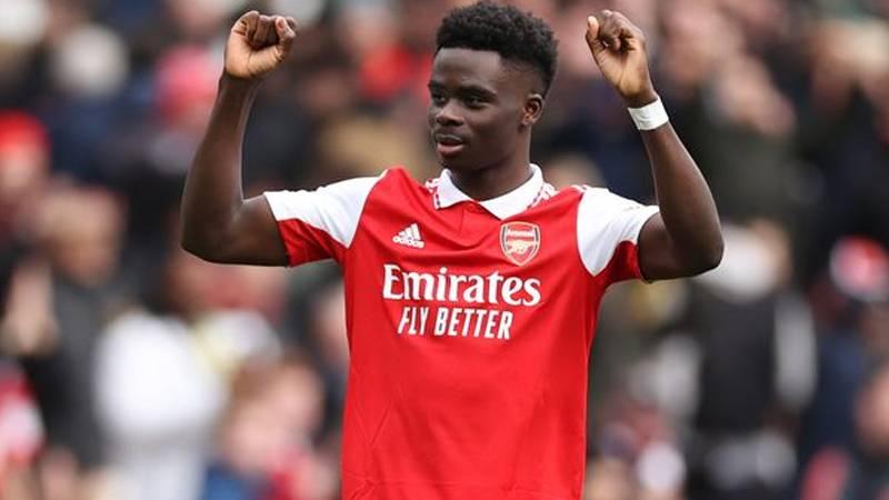 Bukayo Saka, Arsenal'le tarihe geçecek anlaşmaya imza atıyor