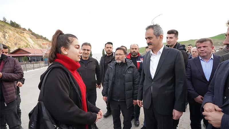 Bakan Özer: Konteynerlerde çocukları eğitimle, öğretmenleriyle buluşturmak, psikolojik sağlamlıklarını güçlendirmek için her türlü desteği verdik