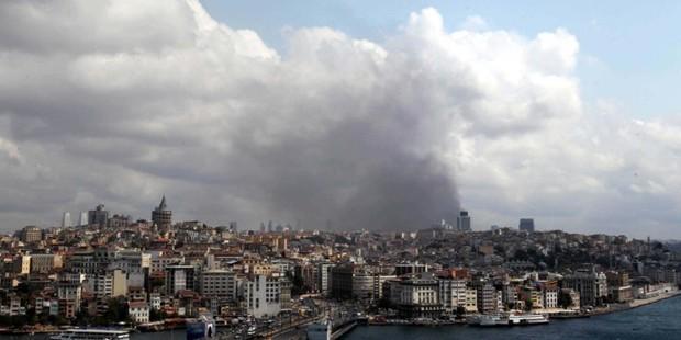 1500 kişinin yaşadığı Polat Tower'da yangın çıktı!