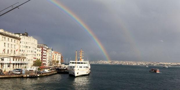 İstanbul gökkuşağının altında