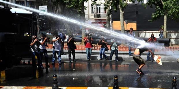 Polisten Gezi Parkı eylemcilerine biber gazlı şafak baskını