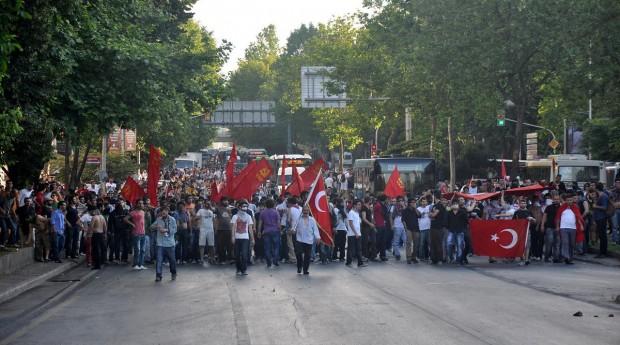 Gezi Parkı'na destek için Köprü'den geçenlere Beşiktaş'ta müdahale