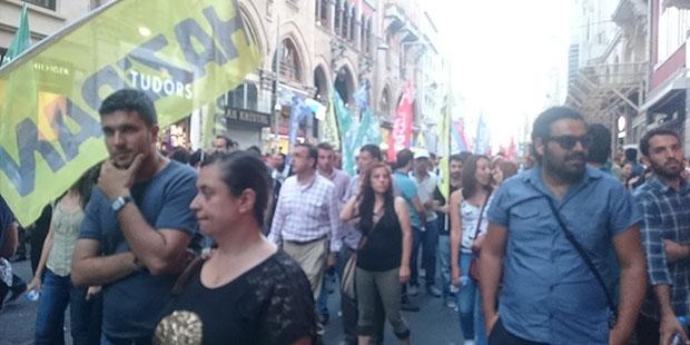 Suruç katliamı Taksim'de böyle protesto edildi