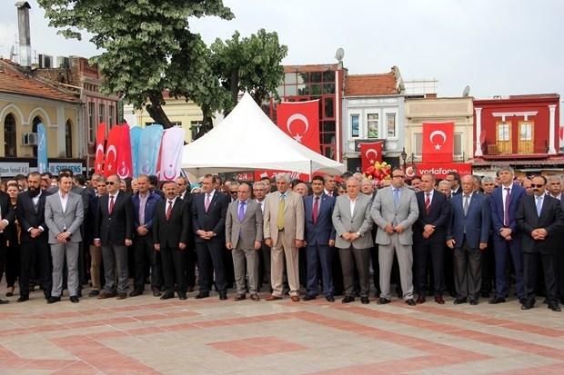 Çocuklar, hayatın barış çağı; çocuklar, hayatın ölüme verdiği gözdağı...