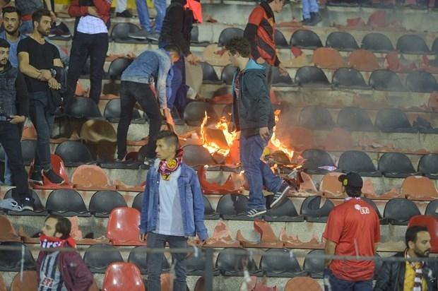 Atatürk Stadyumu, Eskişehirspor-Medipol Başakşehir maçı sonrası harabeye döndü