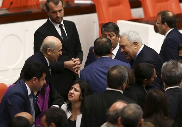 Dokunulmazlık 1. Tur tamamlandı; Behçeli Türkeş’le barıştı, HDP’li vekiller selfie çekti