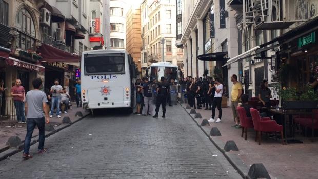 Trans Onur Yürüyüşü'ne polis müdahalesi!