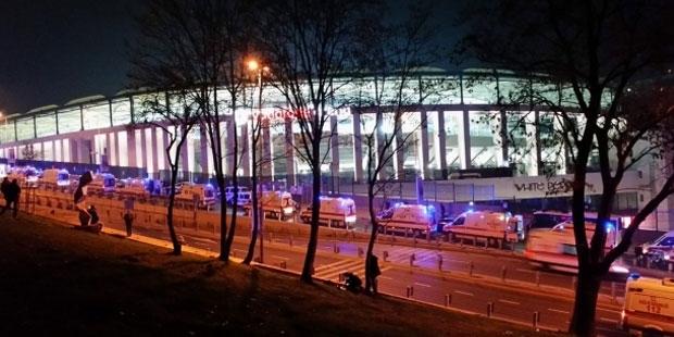 Ünlülerden Beşiktaş'taki terör saldırısına tepki: Yeter artık!