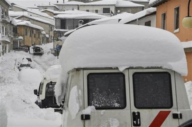 İtalya'yı depremin ardından çığ vurdu; fotoğraflarla yaşanan felaket...