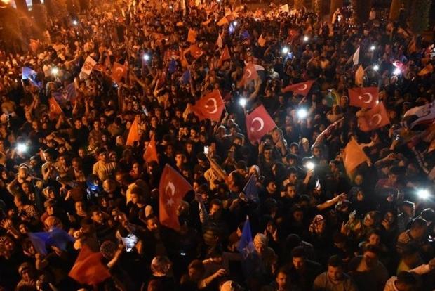 AKP seçmeni seçim sonuçlarını kutladı