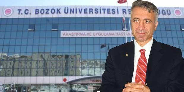 Üniversitedeki yolsuzlukları açığa çıkaran profesörün mobbing zaferi