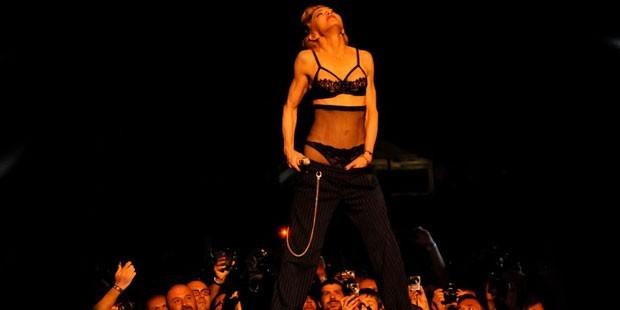 Madonna konserde 20 farklı telefon hattı istiyor