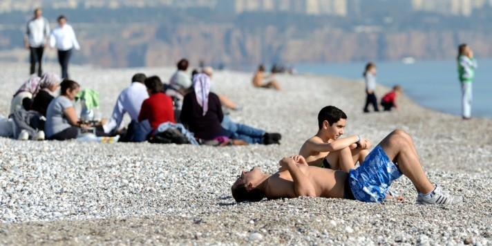 Antalya'da sahiller doldu 