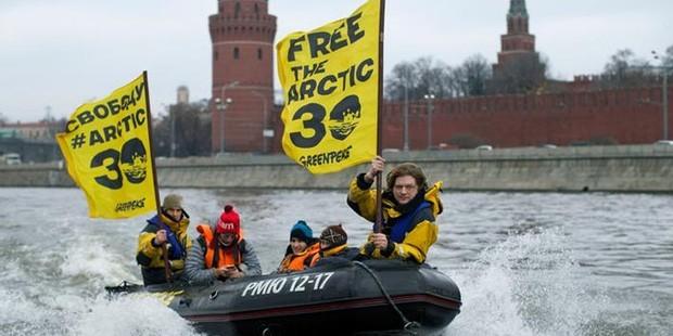 Moskova’da Greenpeace eylemi