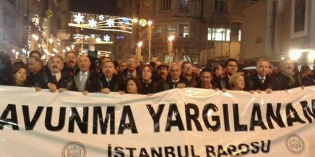 Taksim'de avukatlardan eylem