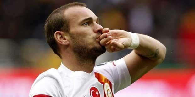 Sneijder Manchester yolunda