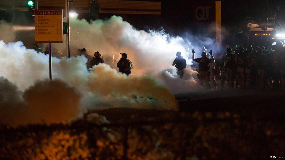 Polis Ferguson'dan çekildi