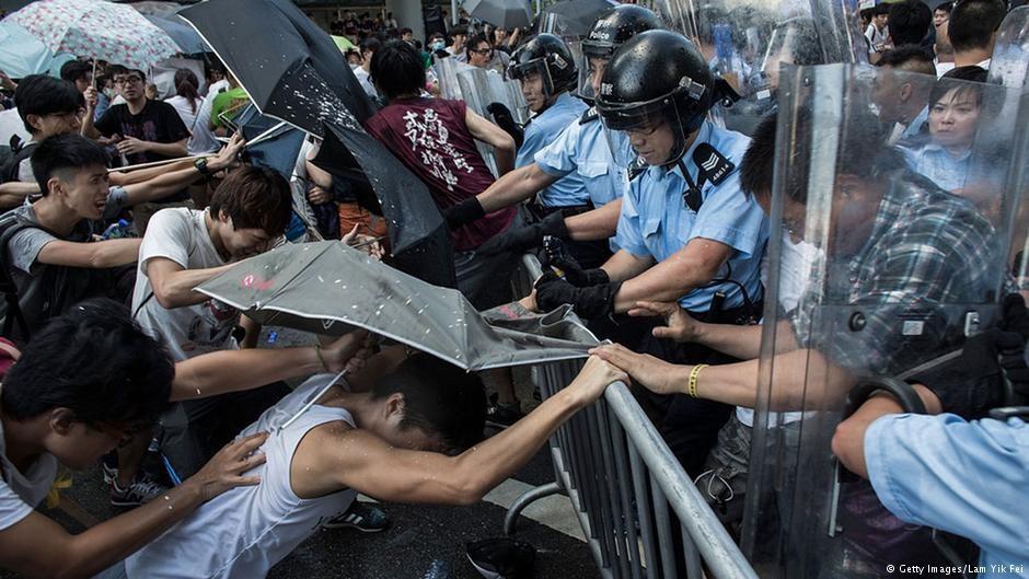 Hongkong'da protestolar şiddetlendi