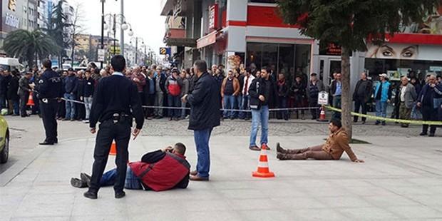 İki kuzenini bacaklarından vurdu!