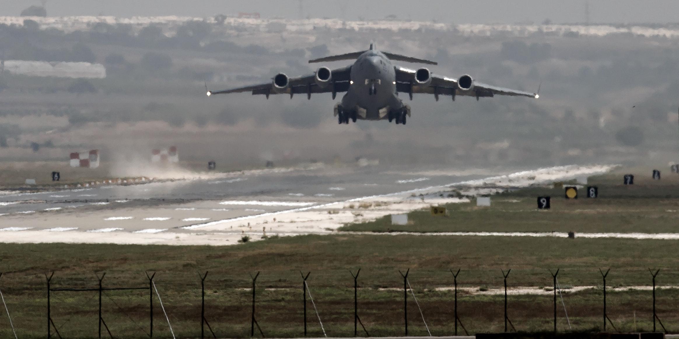 IŞİD'e karşı mücadele için koalisyon uçaklarının bulunduğu İncirlik'te alarm en üst seviyede