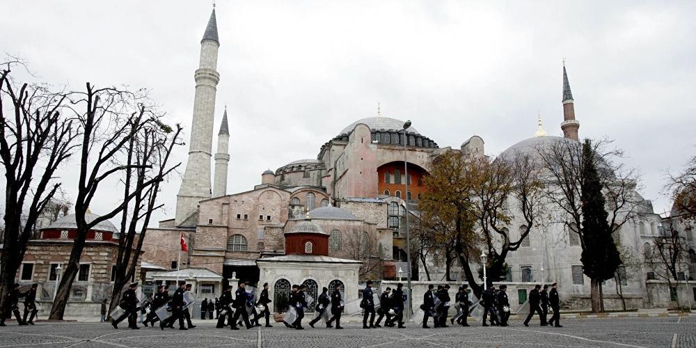 Ayasofya'ya karateci imam