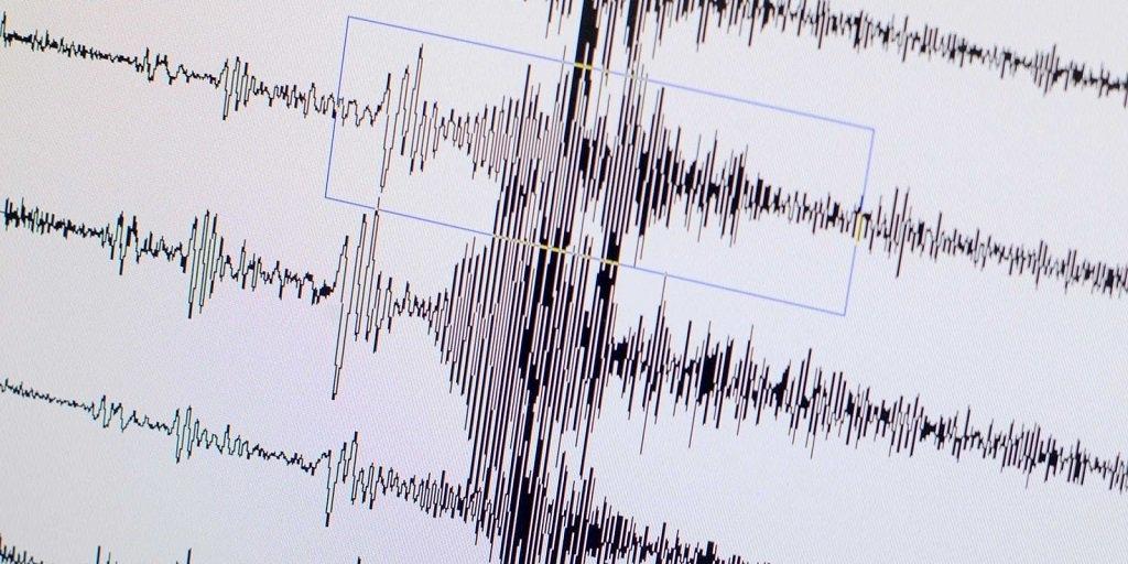 Ege'de korkutan deprem