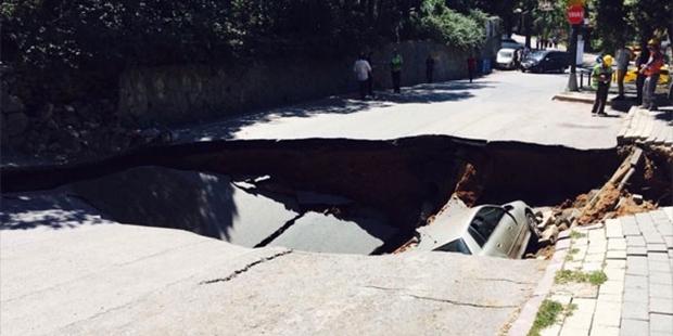 Çamlıca'da yol çöktü