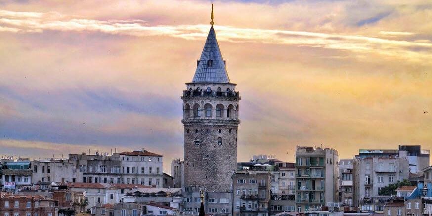 Galata Kulesi'nde çatlak riski!