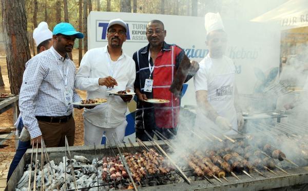 Büyükelçiler kebap pişirdi