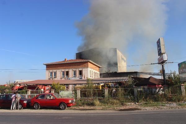 Fabrika deposunda yangın