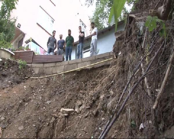 Sarıyer'de toprak kayması