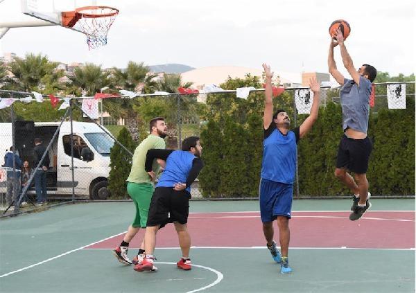 Bornova'da basketbol coşkusu