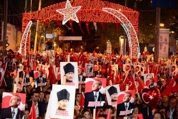 FOTOĞRAF//Kadıköy'de Cumhuriyet coşkusu